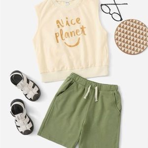 Toddler Boys Letter Graphic Top & Drawstring
Waist Shorts Set